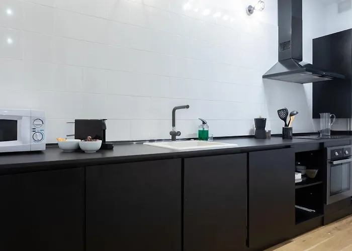 Piso Exclusivo Frente Al Casco Viejo Con Parking Gratis *