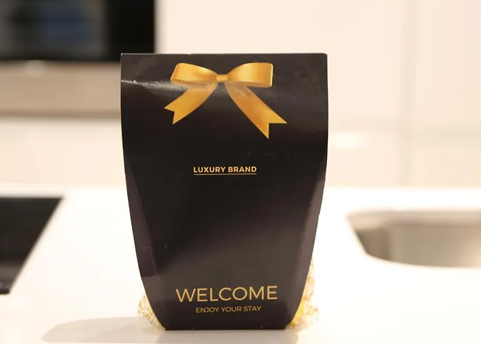 Piso Exclusivo Frente Al Casco Viejo Con Parking Gratis Apartamento