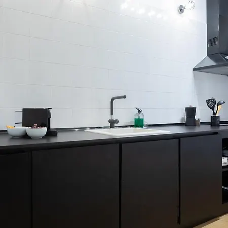 Piso Exclusivo Frente Al Casco Viejo Con Parking Gratis *