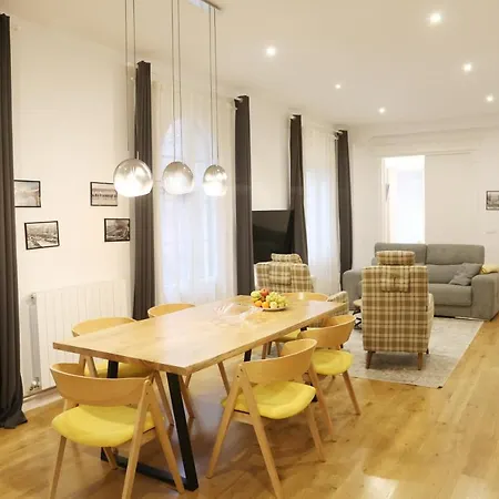 Piso Exclusivo Frente Al Casco Viejo Con Parking Gratis 毕尔巴鄂