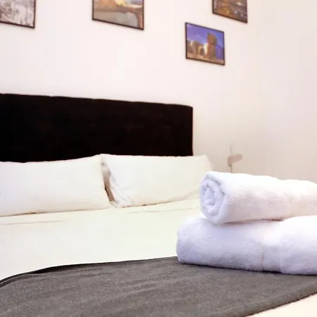 Piso Exclusivo Frente Al Casco Viejo Con Parking Gratis Daire