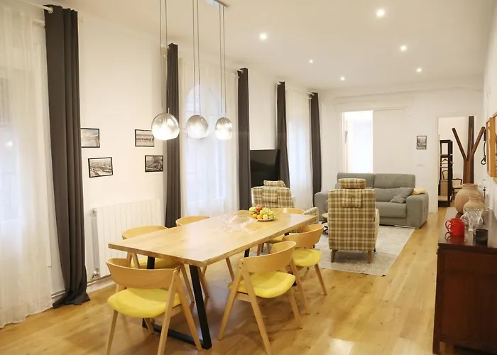 Piso Exclusivo Frente Al Casco Viejo Con Parking Gratis Bilbao