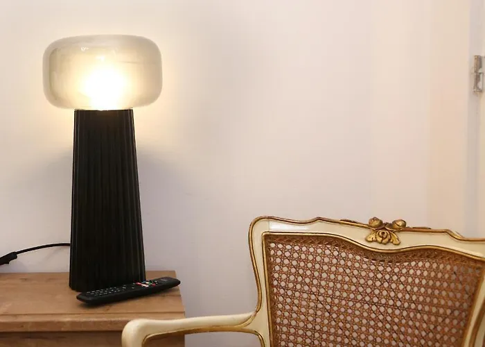 Piso Exclusivo Frente Al Casco Viejo Con Parking Gratis *