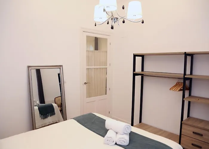 Piso Exclusivo Frente Al Casco Viejo Con Parking Gratis * בילבאו