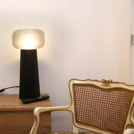 Piso Exclusivo Frente Al Casco Viejo Con Parking Gratis *